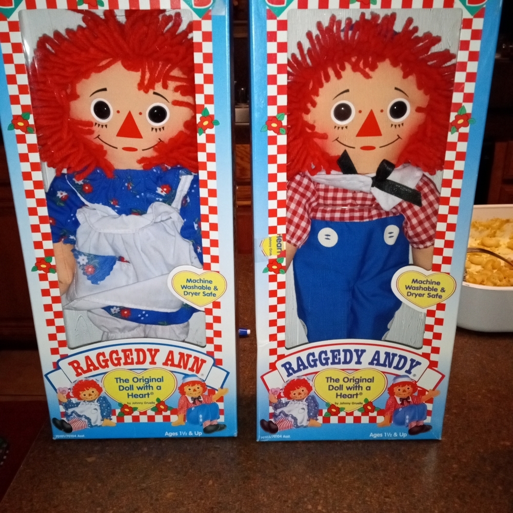 1987 raggedy Ann and Andy in the original box never been opened smoke-free